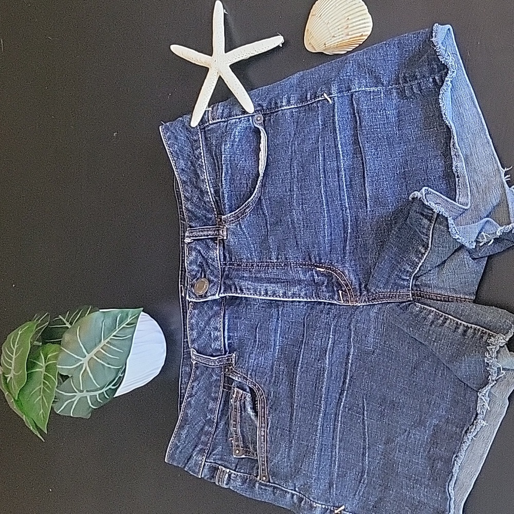 American  Eagle Outfitters  SUPERSTRETCH SIZE 12 Jean shorts  gently  used